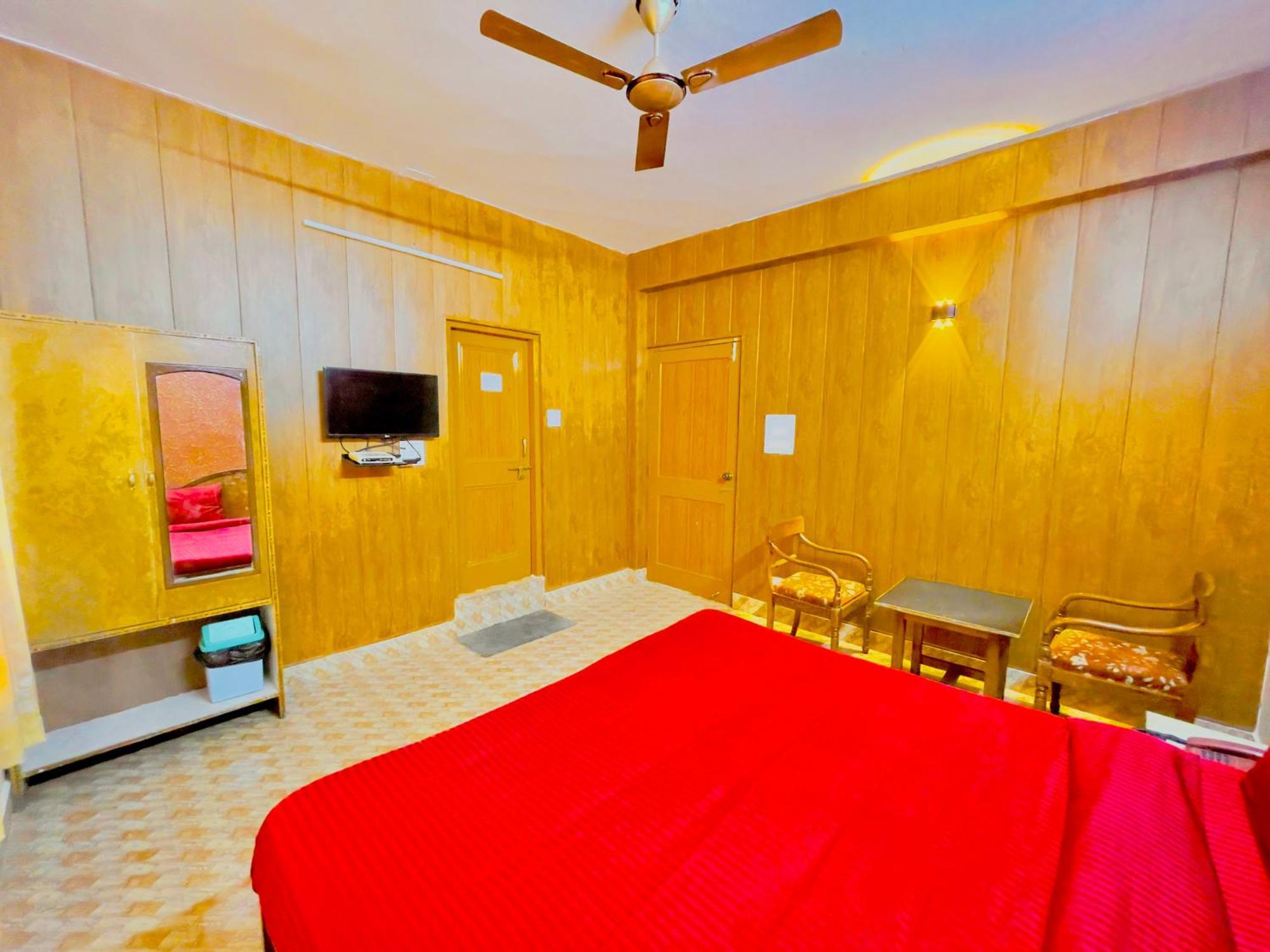 Grand View Lodge And Restaurant Dharamshala Bagian luar foto