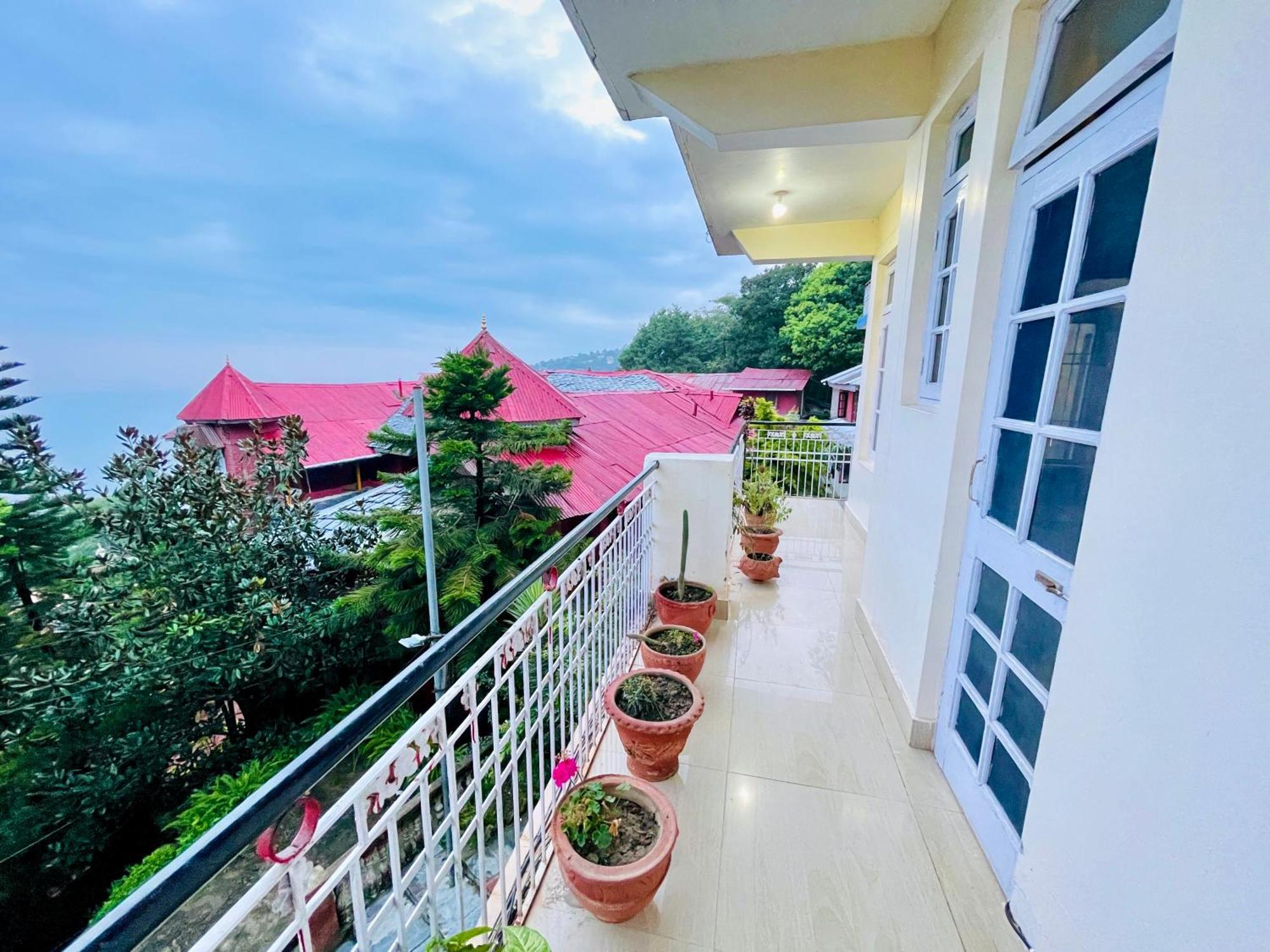 Grand View Lodge And Restaurant Dharamshala Bagian luar foto